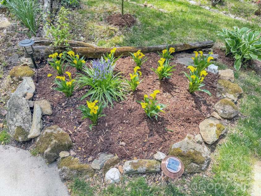 211 Rustic Road, Waynesville, NC 28786.  MLS# CAR4371760, YatesRealty ID 13537. 