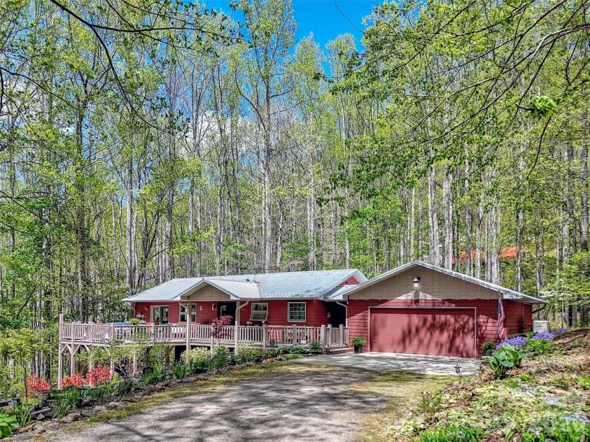 211 Rustic Road, Waynesville, NC 28786.  MLS# CAR4371760, YatesRealty ID 13537. Beautiful Setting!