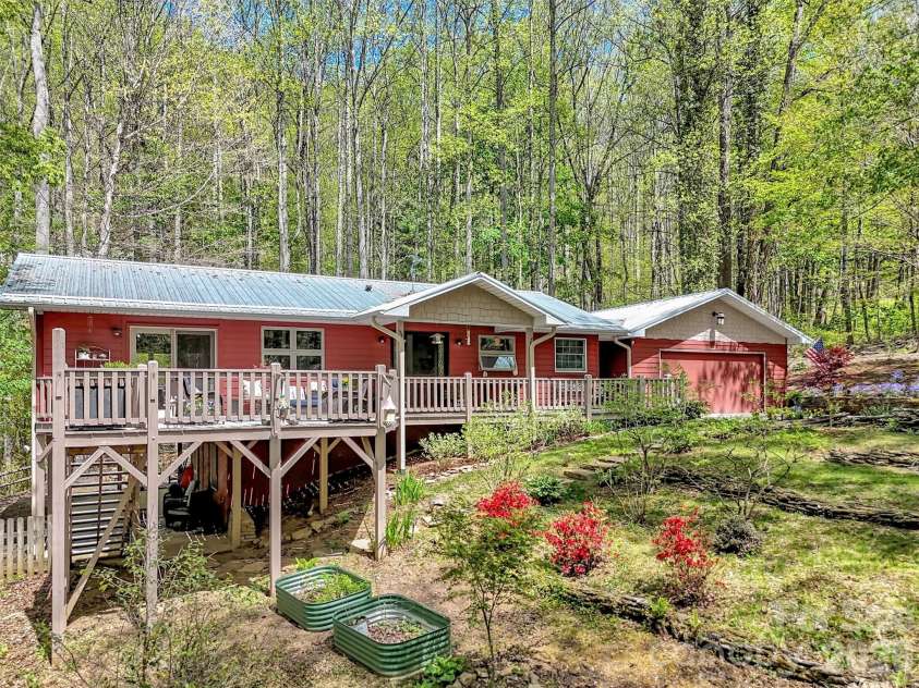 211 Rustic Road, Waynesville, NC 28786.  MLS# CAR4371760, YatesRealty ID 13537. Gardner's Dream