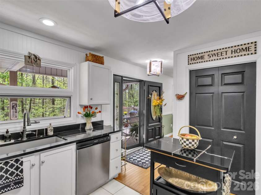 211 Rustic Road, Waynesville, NC 28786.  MLS# CAR4371760, YatesRealty ID 13537. Stunning Quartz Countertops