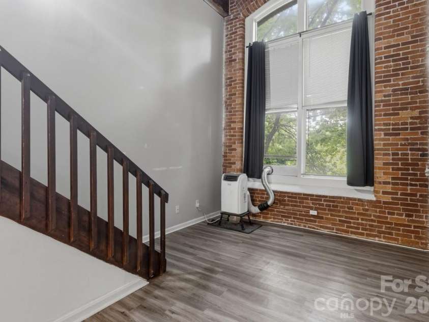 201 Hoskins Road, Charlotte, NC 28208.  MLS# CAR4360036, YatesRealty ID 13538. 