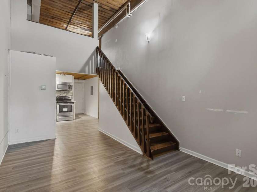 201 Hoskins Road, Charlotte, NC 28208.  MLS# CAR4360036, YatesRealty ID 13538. 