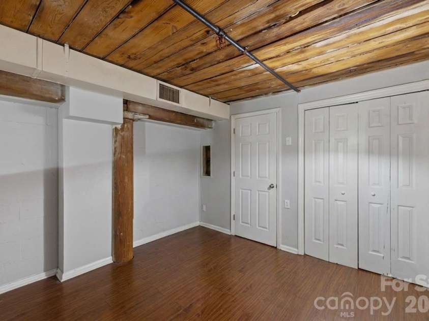 201 Hoskins Road, Charlotte, NC 28208.  MLS# CAR4360036, YatesRealty ID 13538. 