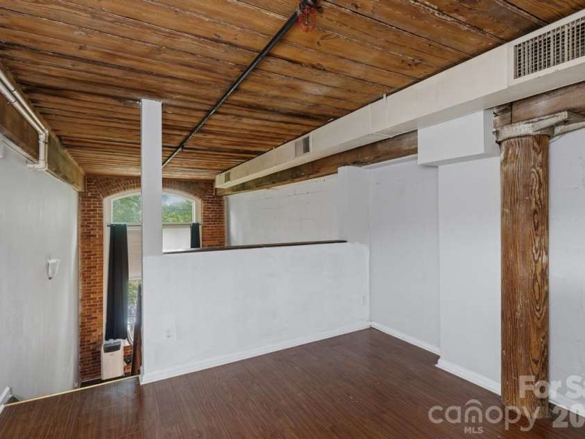201 Hoskins Road, Charlotte, NC 28208.  MLS# CAR4360036, YatesRealty ID 13538. 