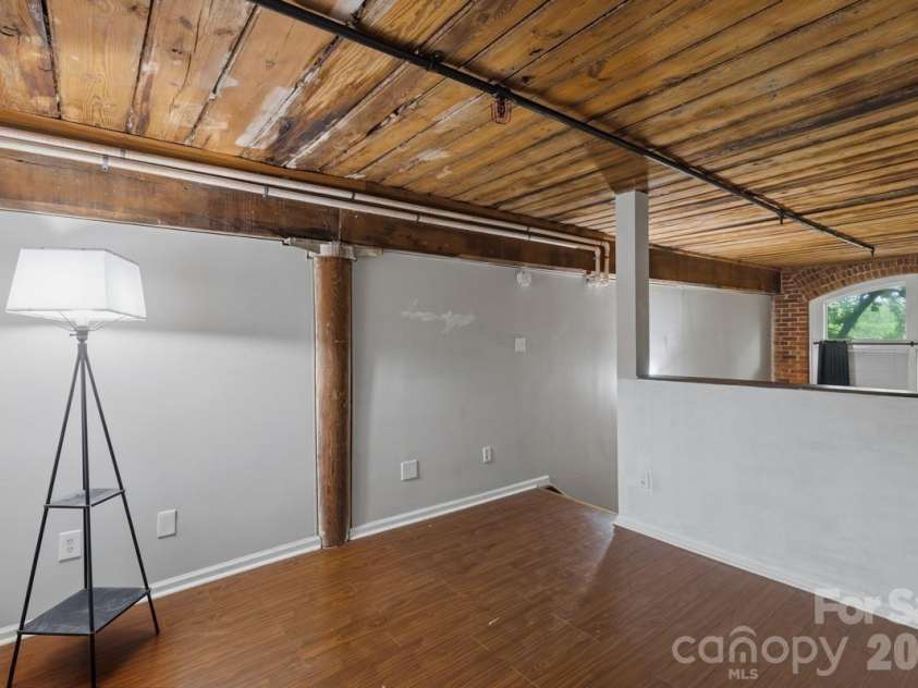 201 Hoskins Road, Charlotte, NC 28208.  MLS# CAR4360036, YatesRealty ID 13538. 