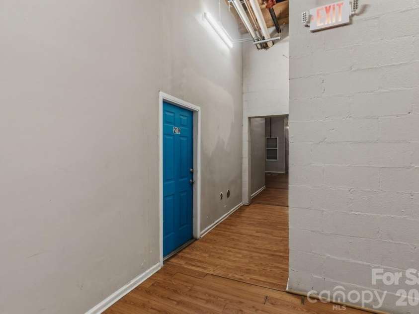 201 Hoskins Road, Charlotte, NC 28208.  MLS# CAR4360036, YatesRealty ID 13538. 