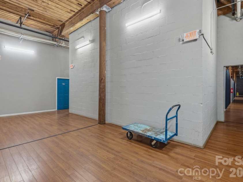 201 Hoskins Road, Charlotte, NC 28208.  MLS# CAR4360036, YatesRealty ID 13538. 