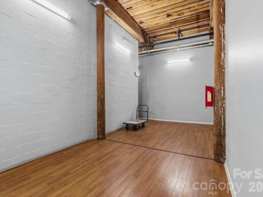 201 Hoskins Road, Charlotte, NC 28208.  MLS# CAR4360036, YatesRealty ID 13538. 
