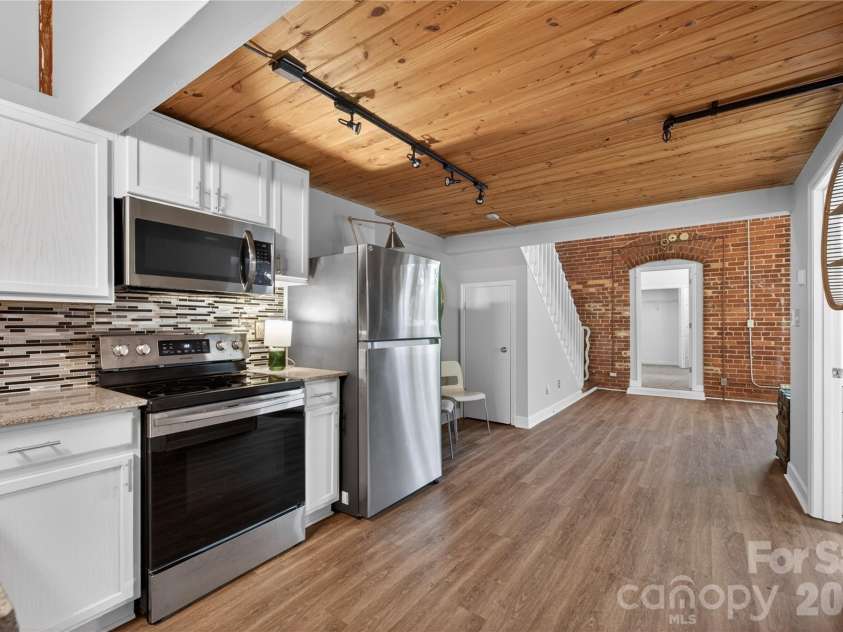 201 Hoskins Road, Charlotte, NC 28208.  MLS# CAR4400692, YatesRealty ID 13538. 