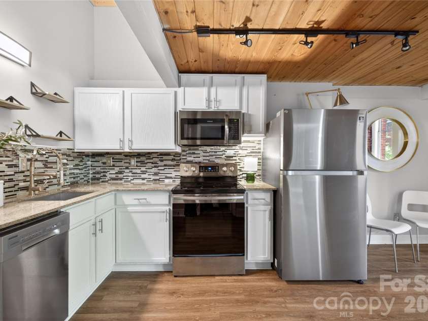 201 Hoskins Road, Charlotte, NC 28208.  MLS# CAR4400692, YatesRealty ID 13538. 