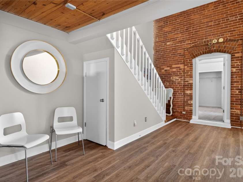 201 Hoskins Road, Charlotte, NC 28208.  MLS# CAR4400692, YatesRealty ID 13538. 
