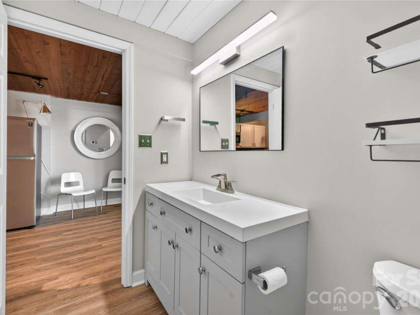 201 Hoskins Road, Charlotte, NC 28208.  MLS# CAR4400692, YatesRealty ID 13538. 