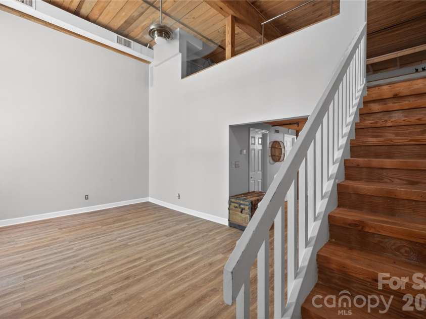201 Hoskins Road, Charlotte, NC 28208.  MLS# CAR4400692, YatesRealty ID 13538. 