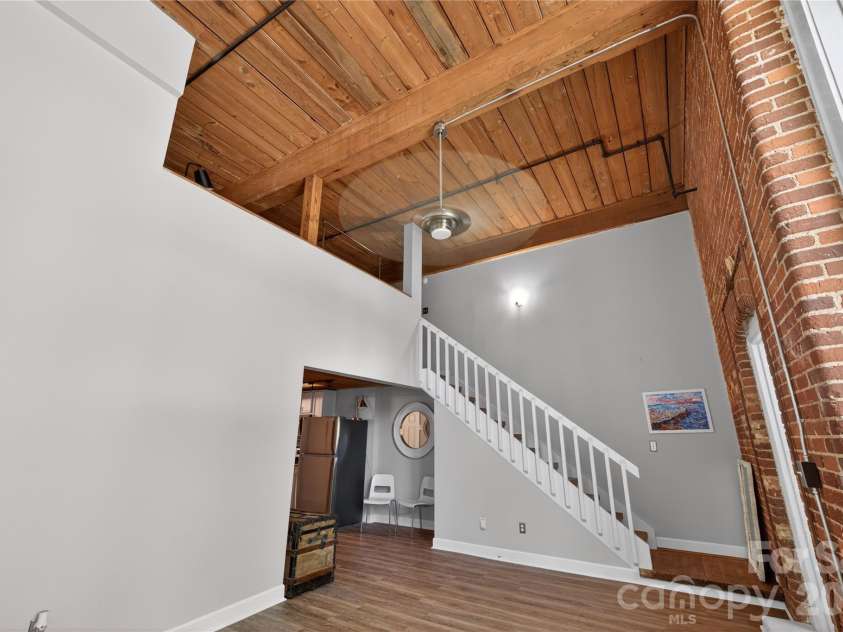 201 Hoskins Road, Charlotte, NC 28208.  MLS# CAR4400692, YatesRealty ID 13538. 