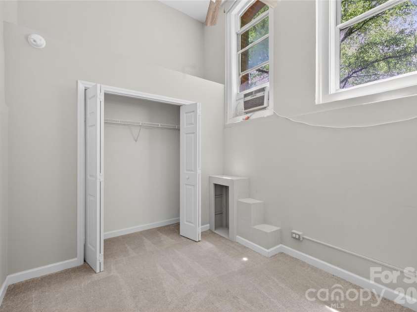 201 Hoskins Road, Charlotte, NC 28208.  MLS# CAR4400692, YatesRealty ID 13538. 