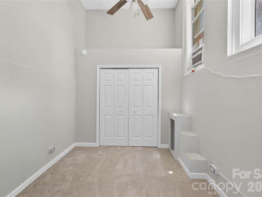 201 Hoskins Road, Charlotte, NC 28208.  MLS# CAR4400692, YatesRealty ID 13538. 