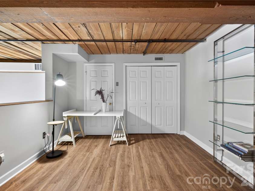 201 Hoskins Road, Charlotte, NC 28208.  MLS# CAR4400692, YatesRealty ID 13538. 