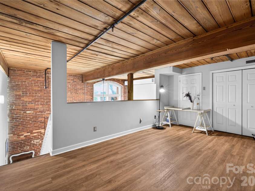 201 Hoskins Road, Charlotte, NC 28208.  MLS# CAR4400692, YatesRealty ID 13538. 