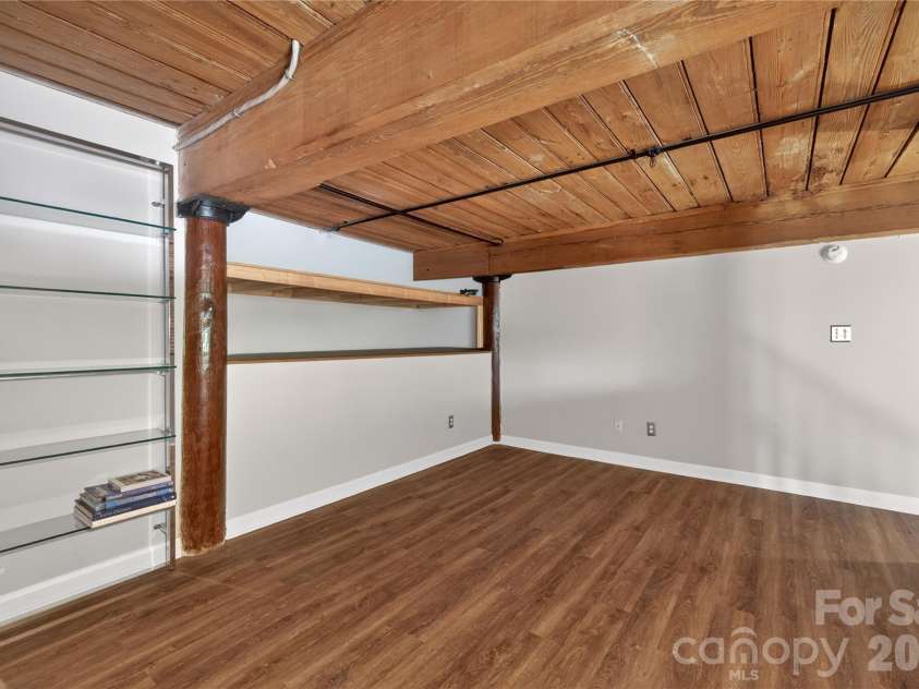 201 Hoskins Road, Charlotte, NC 28208.  MLS# CAR4400692, YatesRealty ID 13538. 