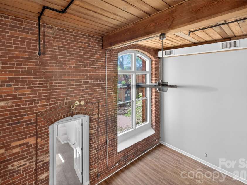 201 Hoskins Road, Charlotte, NC 28208.  MLS# CAR4400692, YatesRealty ID 13538. 