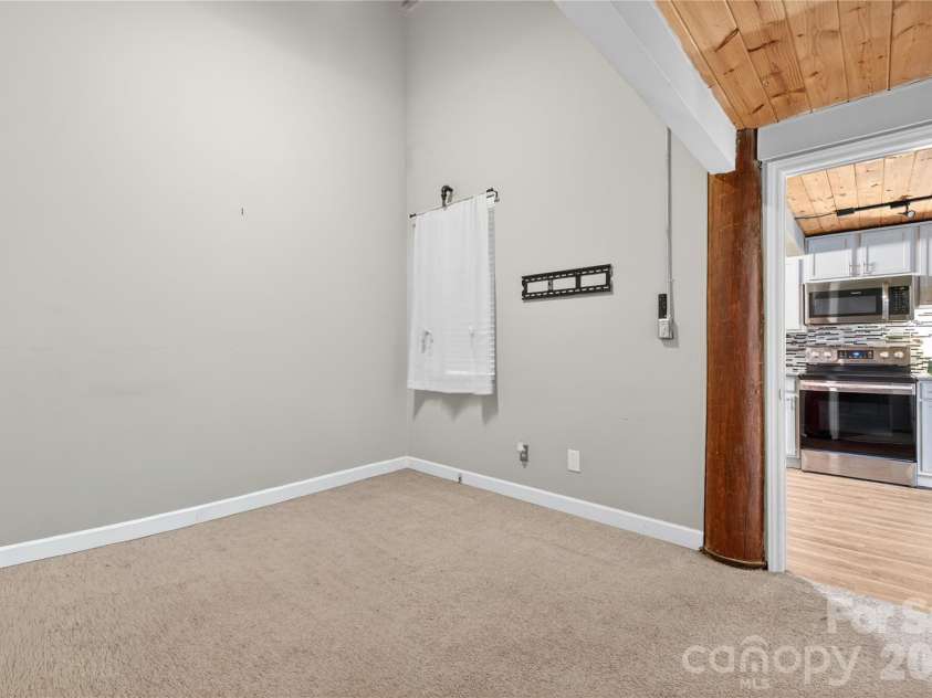 201 Hoskins Road, Charlotte, NC 28208.  MLS# CAR4400692, YatesRealty ID 13538. 