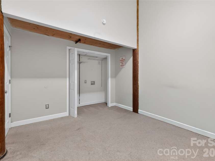 201 Hoskins Road, Charlotte, NC 28208.  MLS# CAR4400692, YatesRealty ID 13538. 