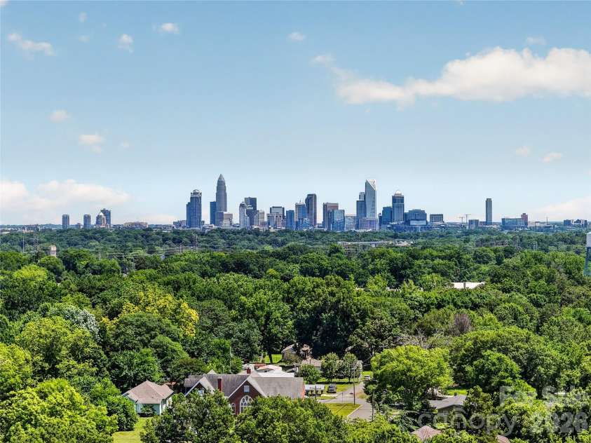 201 Hoskins Road, Charlotte, NC 28208.  MLS# CAR4400692, YatesRealty ID 13538. 
