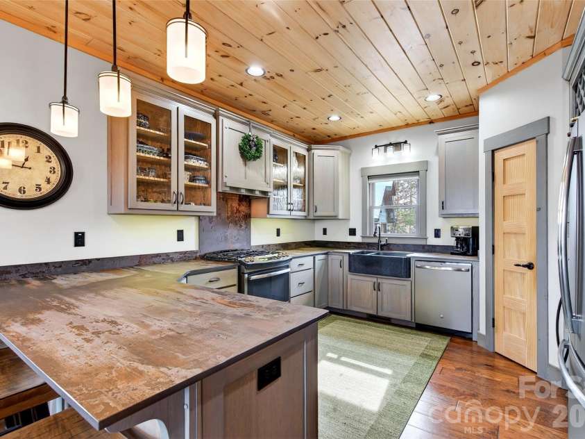 623 Mountain Vista Drive, Nebo, NC 28761.  MLS# CAR4342398, YatesRealty ID 13539. 