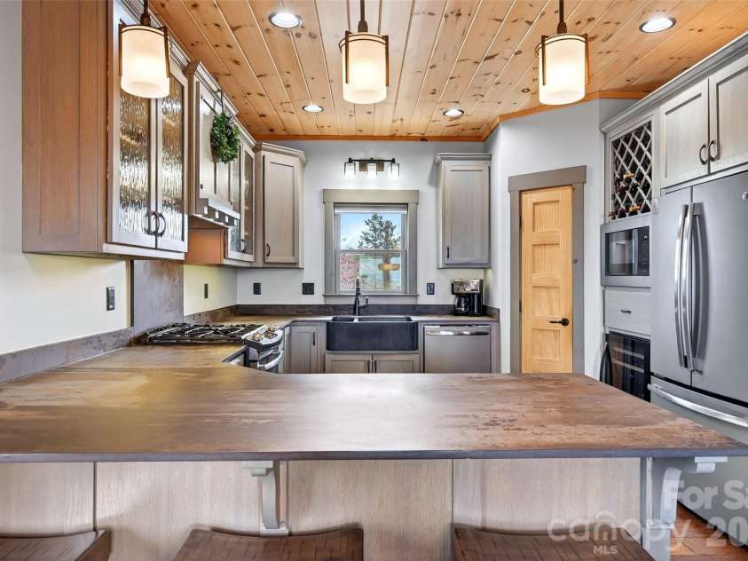 623 Mountain Vista Drive, Nebo, NC 28761.  MLS# CAR4342398, YatesRealty ID 13539. 