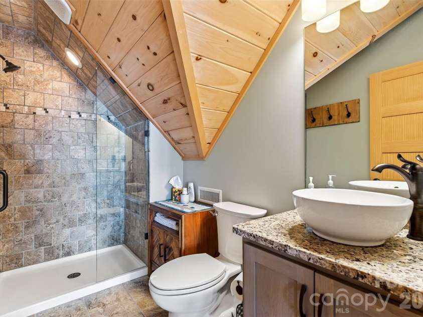 623 Mountain Vista Drive, Nebo, NC 28761.  MLS# CAR4342398, YatesRealty ID 13539. 