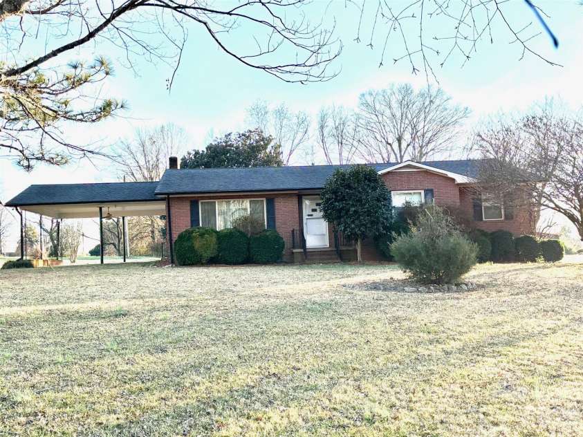 150 Old Georgia Road, Statesville, NC 28625.  MLS# CAR4324519, YatesRealty ID 1354. 