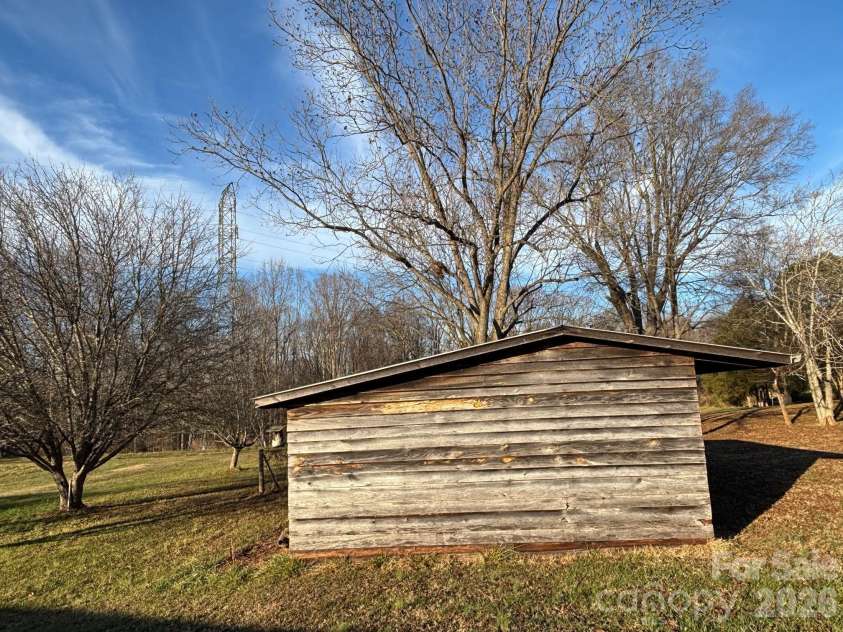 150 Old Georgia Road, Statesville, NC 28625.  MLS# CAR4324519, YatesRealty ID 1354. 