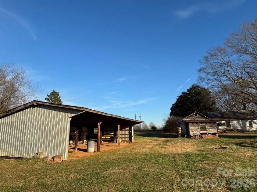 150 Old Georgia Road, Statesville, NC 28625.  MLS# CAR4324519, YatesRealty ID 1354. 