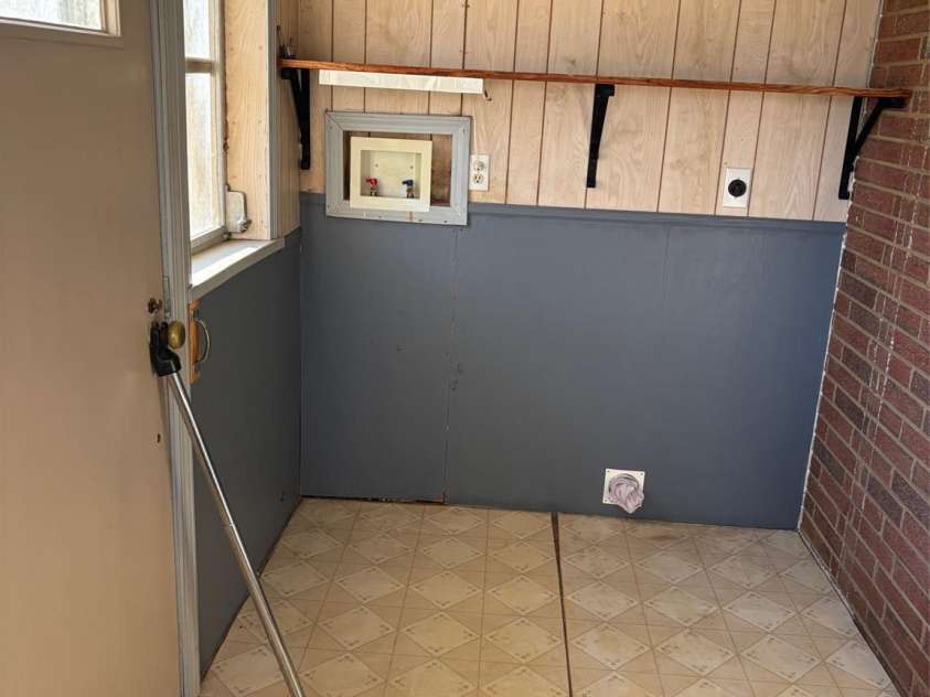 150 Old Georgia Road, Statesville, NC 28625.  MLS# CAR4324519, YatesRealty ID 1354. Inclosed Backporch
