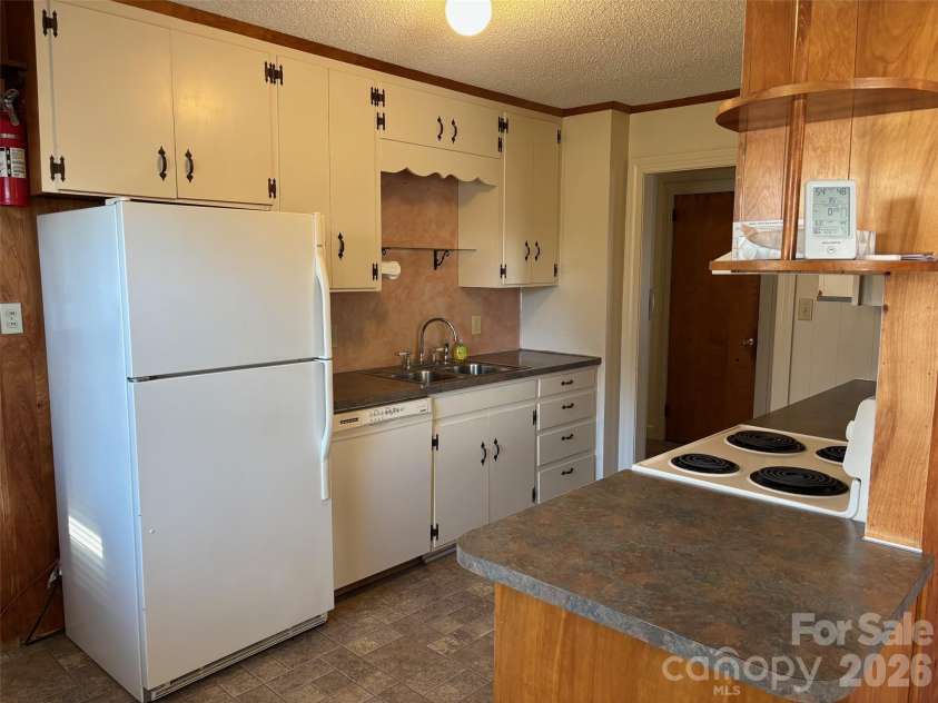 150 Old Georgia Road, Statesville, NC 28625.  MLS# CAR4324519, YatesRealty ID 1354. Kitchen