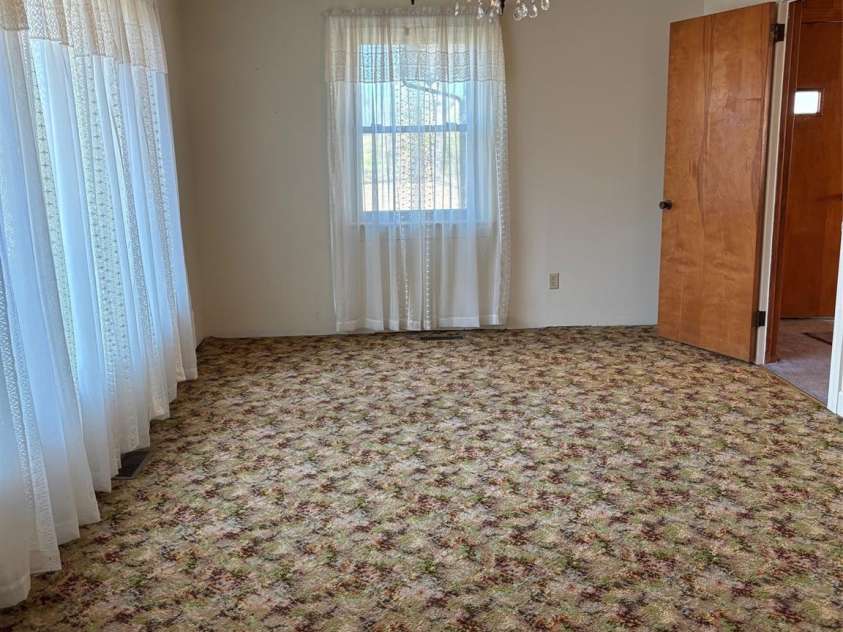 150 Old Georgia Road, Statesville, NC 28625.  MLS# CAR4324519, YatesRealty ID 1354. Living room