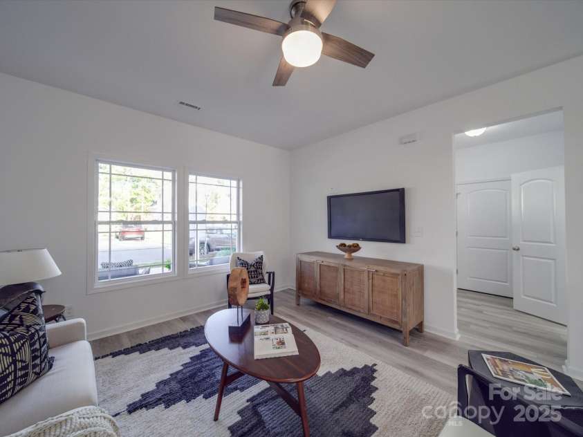563 Geneva Circle, Gastonia, NC 28056.  MLS# CAR4186751, YatesRealty ID 13540. 