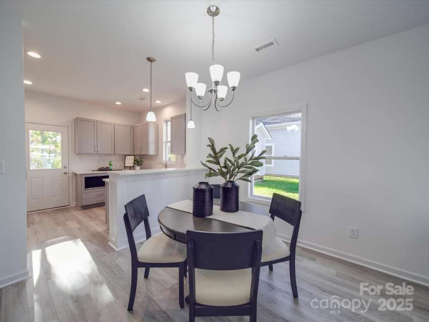 563 Geneva Circle, Gastonia, NC 28056.  MLS# CAR4186751, YatesRealty ID 13540. 