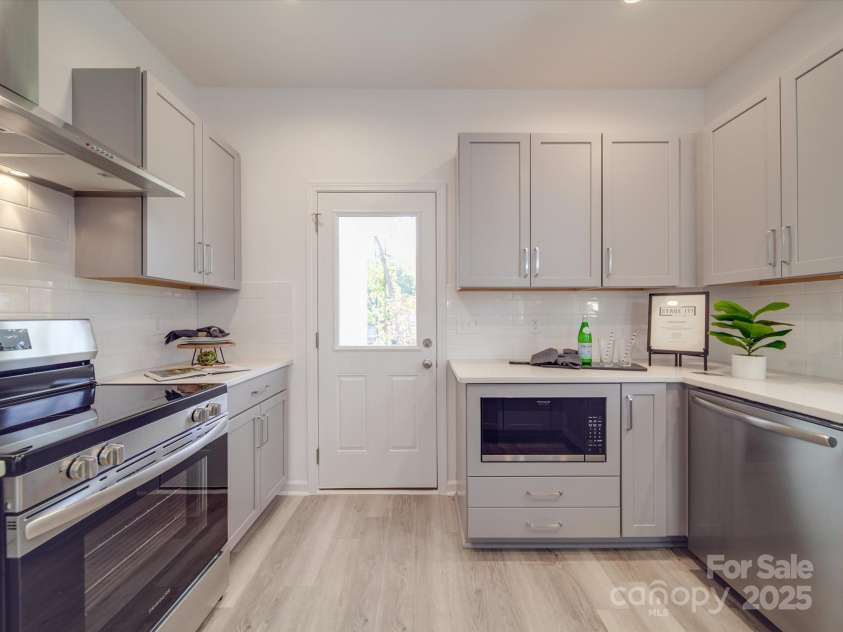 563 Geneva Circle, Gastonia, NC 28056.  MLS# CAR4186751, YatesRealty ID 13540. 