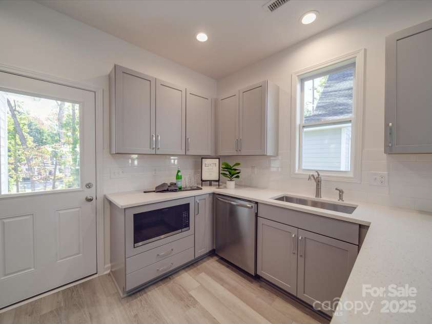 563 Geneva Circle, Gastonia, NC 28056.  MLS# CAR4186751, YatesRealty ID 13540. 
