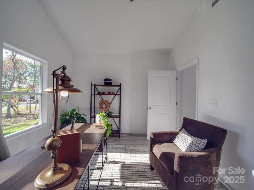 563 Geneva Circle, Gastonia, NC 28056.  MLS# CAR4186751, YatesRealty ID 13540. 