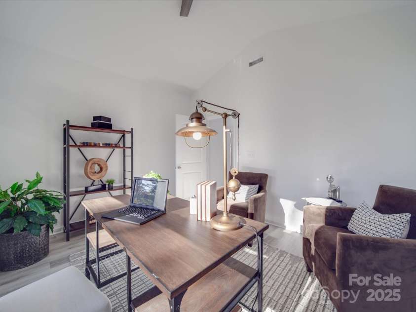 563 Geneva Circle, Gastonia, NC 28056.  MLS# CAR4186751, YatesRealty ID 13540. 
