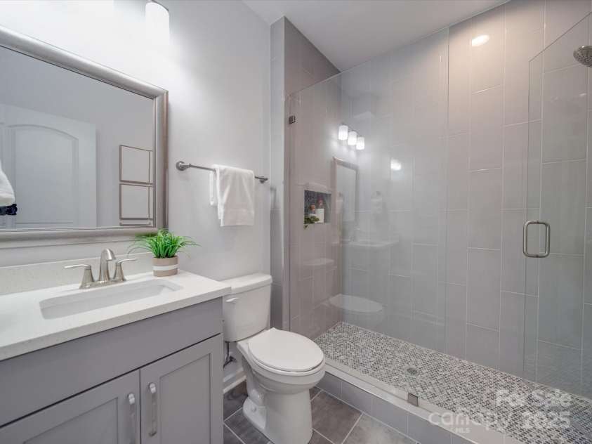 563 Geneva Circle, Gastonia, NC 28056.  MLS# CAR4186751, YatesRealty ID 13540. 