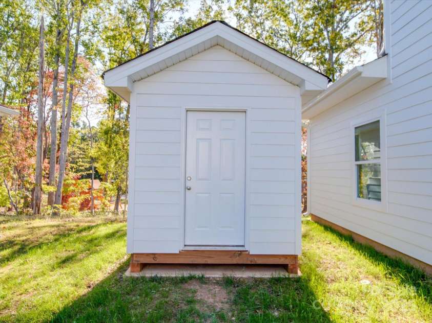 563 Geneva Circle, Gastonia, NC 28056.  MLS# CAR4186751, YatesRealty ID 13540. 
