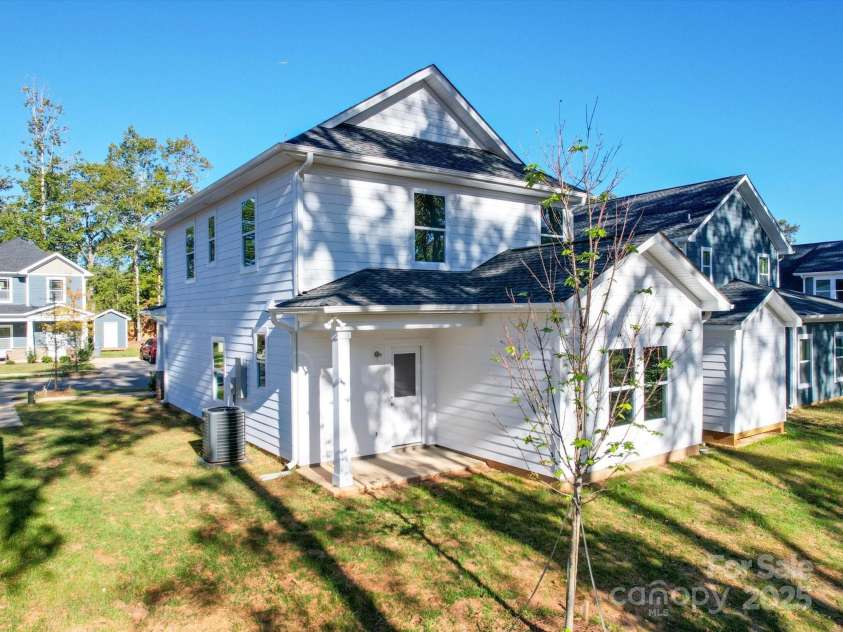 563 Geneva Circle, Gastonia, NC 28056.  MLS# CAR4186751, YatesRealty ID 13540. 