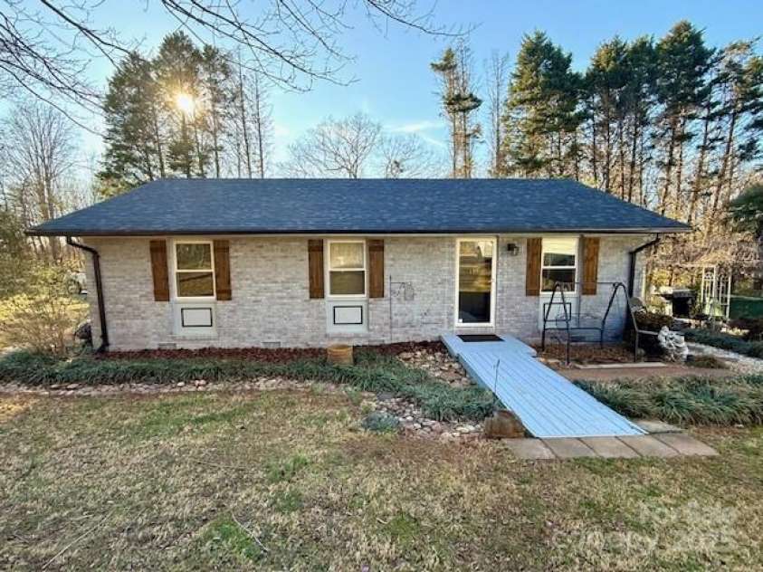 134 Weaver Hill Drive, Statesville, NC 28625.  MLS# CAR4232192, YatesRealty ID 13541. 