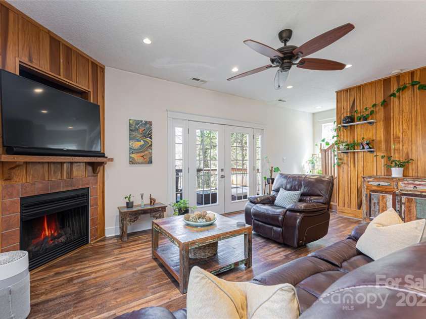 3 Angel Circle, Asheville, NC 28803.  MLS# CAR4238450, YatesRealty ID 13542. 