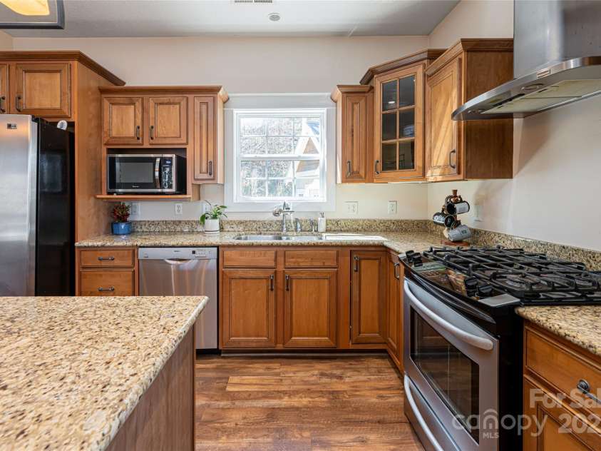 3 Angel Circle, Asheville, NC 28803.  MLS# CAR4238450, YatesRealty ID 13542. 