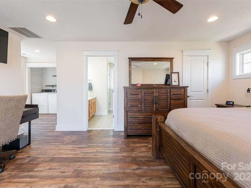 3 Angel Circle, Asheville, NC 28803.  MLS# CAR4238450, YatesRealty ID 13542. 