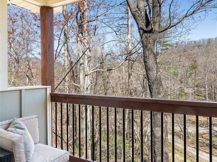 3 Angel Circle, Asheville, NC 28803.  MLS# CAR4238450, YatesRealty ID 13542. 